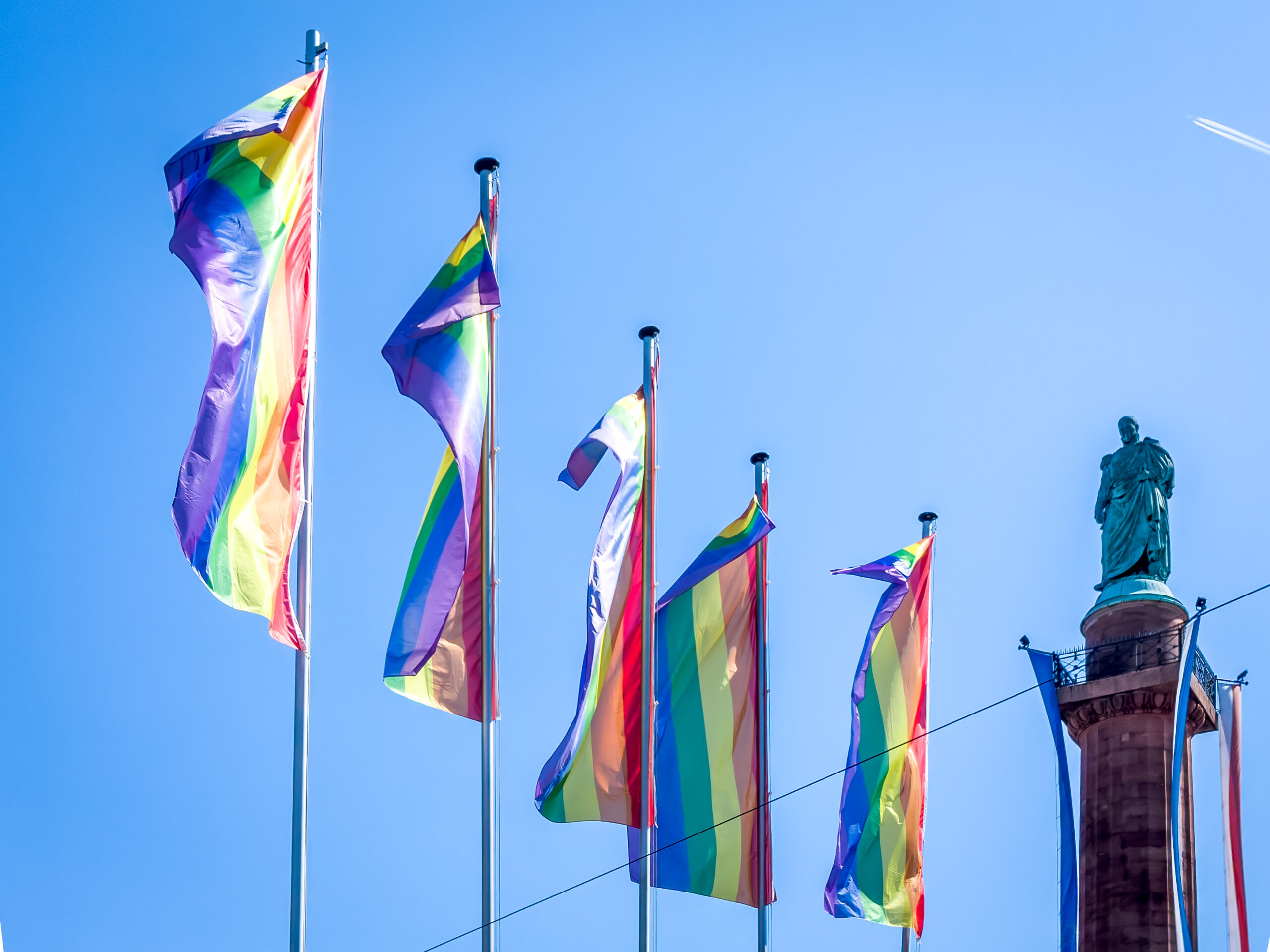 Regenbogenfahnen am Luisenplatz