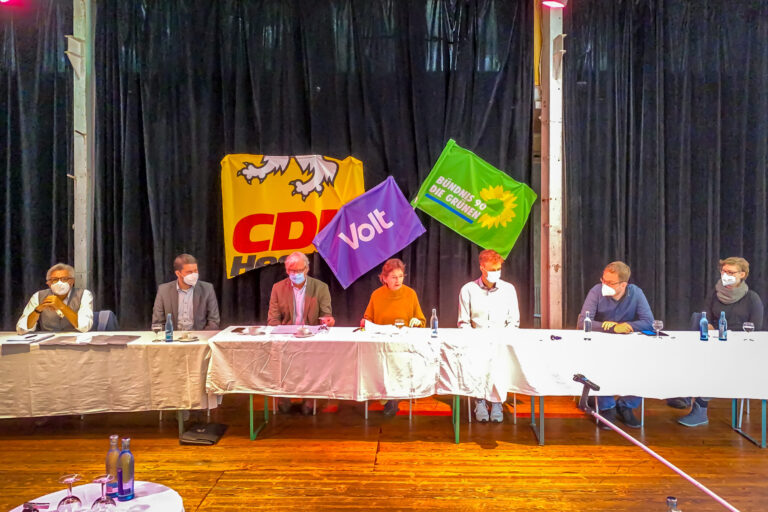 GRÜNE, CDU und Volt stellen Koalitionsvertrag zur Abstimmung – Konkrete Aufgaben­stellungen zur Gestaltung einer starken, klima­neutralen, gerechten und inter­nationalen Stadt.