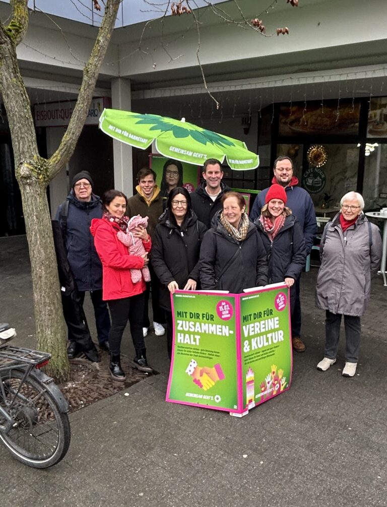 Miteinander reden – Stadtteil-Tour der GRÜNEN Spitzenkandidierenden macht Halt im EKZ Kranichstein